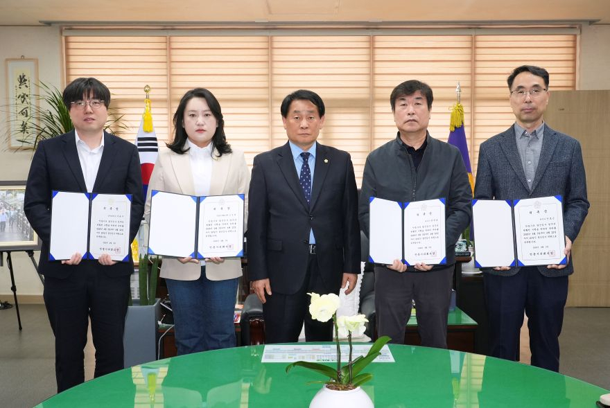 결산검사위원_위촉장수여.jpg