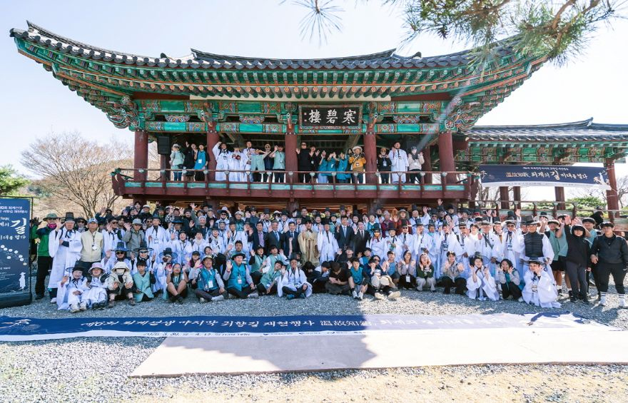 0408 ‘퇴계선생 마지막 귀향길 재현행사’ 순조롭게 진행 (1).jpg