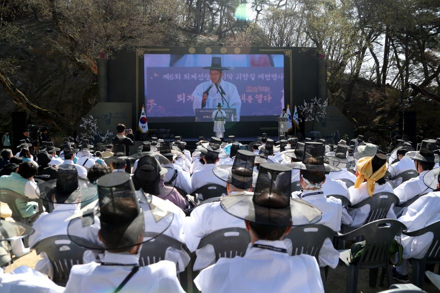 0414 제6회 퇴계선생 마지막 귀향길 재현행사 성황리 마무리 (2).JPG
