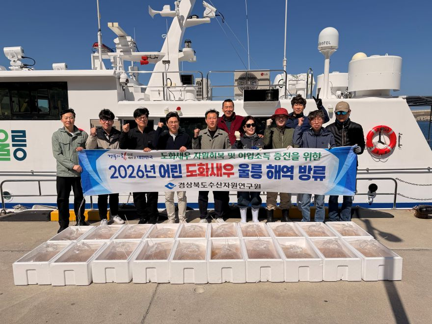 ⑥독도새우_방류(단체사진).jpg