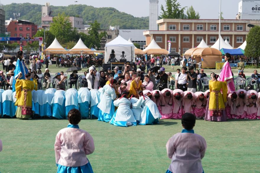 0505 전통과 감성으로 물든 5일, ‘2026 차전장군노국공주축제’ 성황리 폐막 (2).JPG
