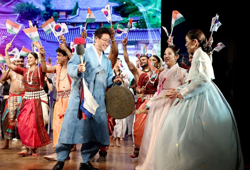 이철우 국민의힘 경북도지사 후보(인도 한-인도 수교 50주년 합동 예술공연).jpg