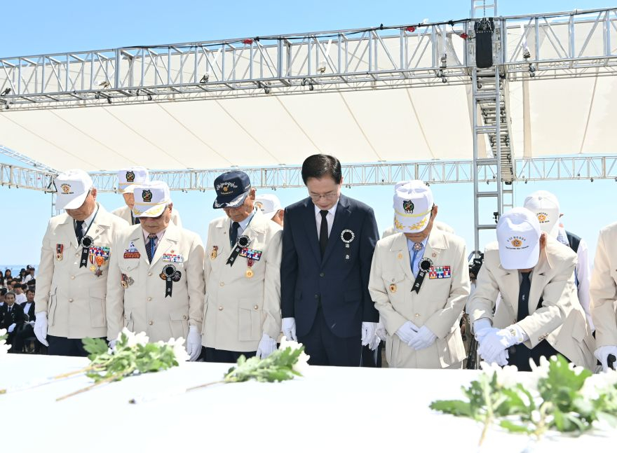 1.경북교육청, 전몰 학도의용군 추념식 및 호국길 걷기 개최(학생_학부모_참전유공자 등 1,000여 명 참여...장사상륙작전 전승지에서 나라사랑 정신 되새겨)_02.jpg
