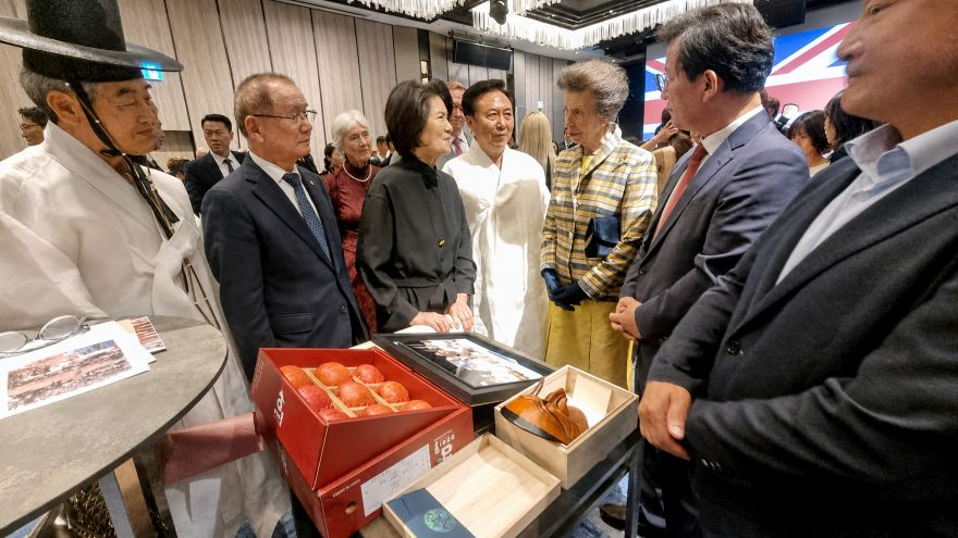 0719 안동시  앤 공주에게 특별한 선물…영국 왕실과 27년 인연 잇다 (1).jpg