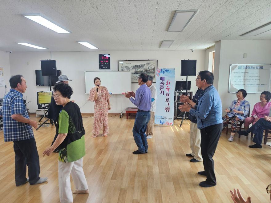 01의성군제공 어르신맞춤 경로당 예술온기 치유프로그램 실시.jpg