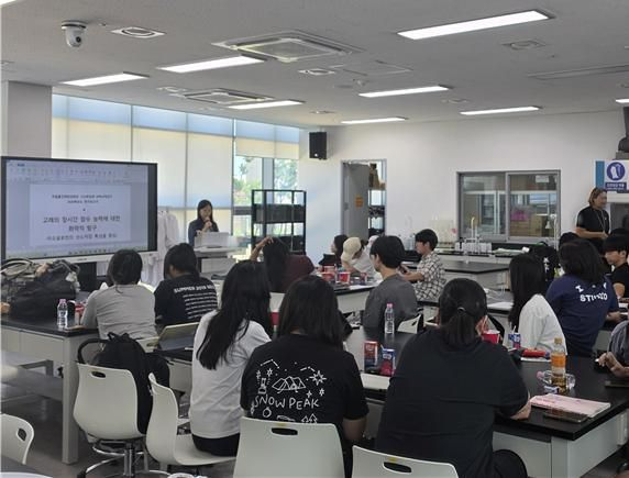 2.경북교육청, 지역사회 연계 ‘학교 밖 교육’으로 고교학점제 지원(과학과제연구 학교밖교육 수업_국립울진해양과학관)_01.jpg
