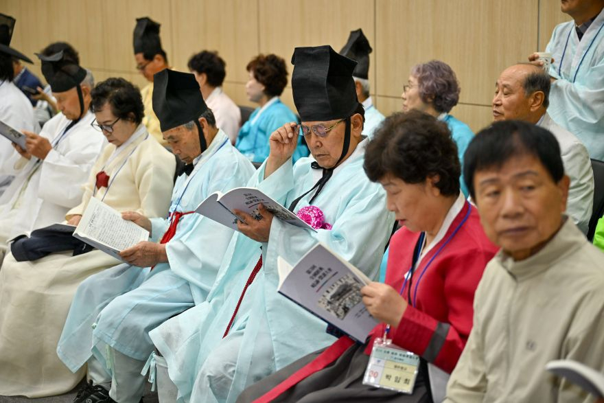 영주-1-4 선비의 고장 영주서 전국 경전 암송·성독대회 열려(참가자 대기 모습).jpg