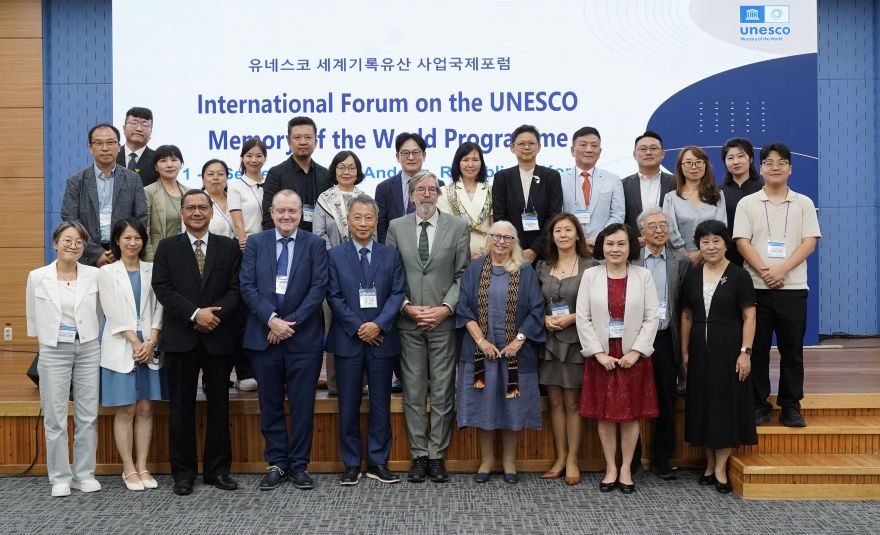 사진16.폐회식 단체사진(9.2.).jpg