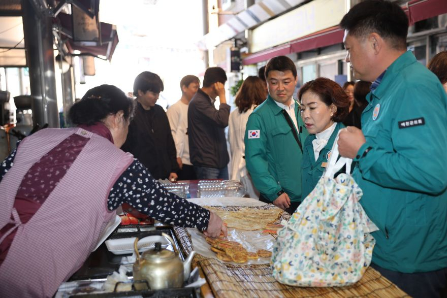 2026 9 21 예천군의회 장보기 행사 (4) (1).JPG