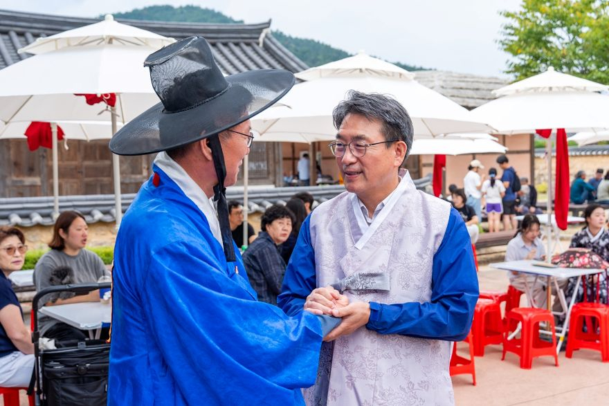 (예천군)옛 나루의 흥 들썩이는 삼강 2026 예천 삼강나루주막축제 개막(안병윤 예천군수 방문 사진)(2).jpg