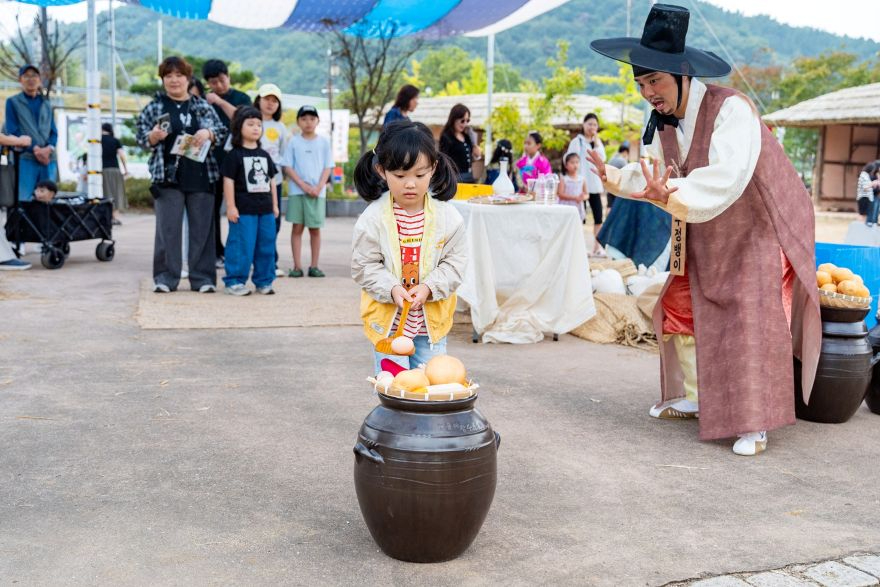 (예천군)2026 예천 삼강나루주막축제 흥행 성공 관광객 발길로 북적(현장사진(체험프로그램)).jpg