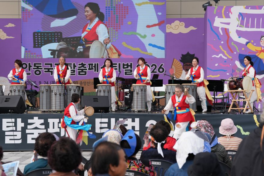 0930 안동국제탈춤페스티벌 무대의 주인공은 시민…100여 팀 끼와 열정 펼친다 (3).JPG