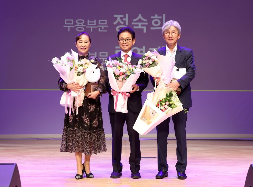 ①_경북예술제_개막식(경북예술대상_시상-대상).jpg