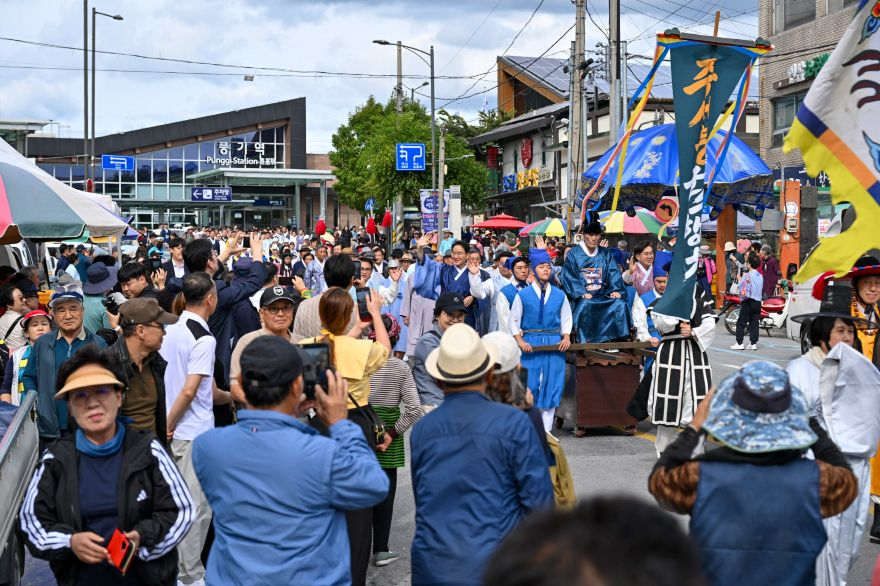 영주-1-2 풍기인삼으로 ‘기운 충전’…2026영주 풍기인삼축제 개막(주세붕 행차 재현) (1).jpg