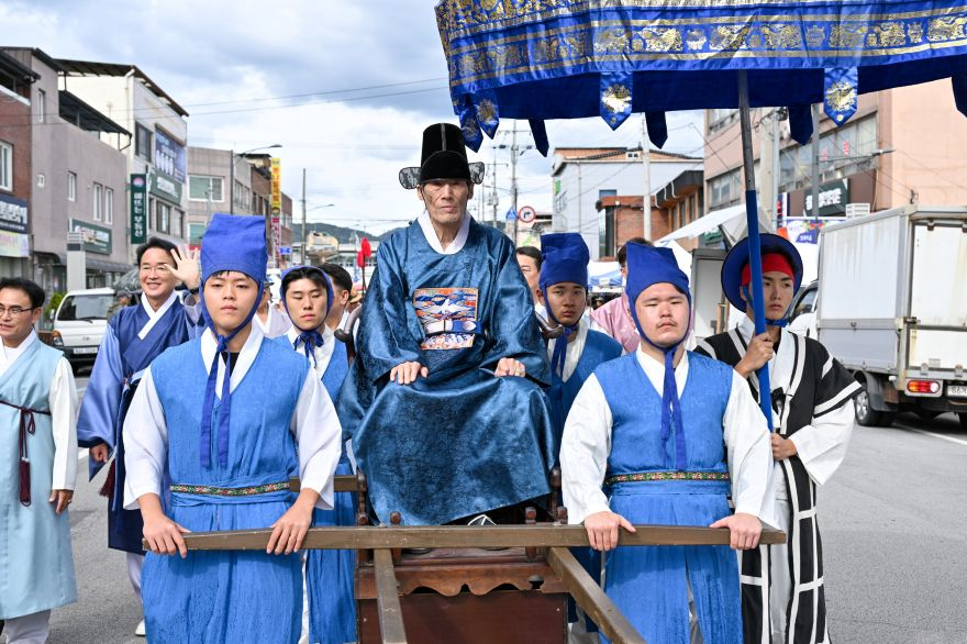 영주-1-2 주세붕 군수 행차, 시민 품으로…풍기인삼축제 특별한 변화.jpg