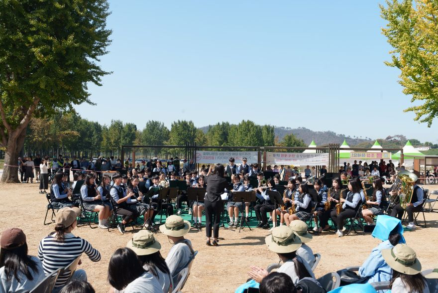 (추가)경북교육청, 낙동강 생태탐방 700 프로젝트 대장정 마무리(고령중학교 오케스트라)_01.jpg