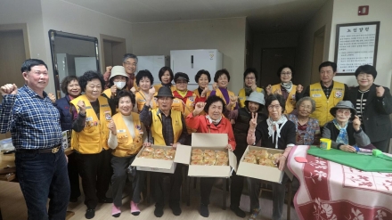 옥동적십자봉사회, 경로당 어르신 대상 ‘사랑의 빵 나눔 행사’ 진행