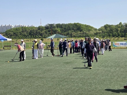 “은빛 열정, 필드를 물들이다”... 제3회 안동시지회장배 그라운드골프대회 성료