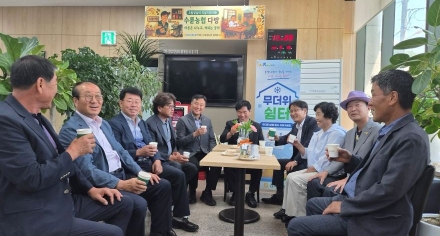 "폭염 비켜라"… 경북 성주 수륜농협에 문 연 이색 ‘수륜다방’ 화제