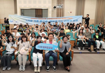 안동시, 다문화가족 33가구에 고향방문 항공권 전달… “3년째 이어진 따뜻한 동행”