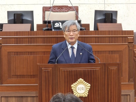 보수의 심장 경북서… '전국 최초 10선' 민주당 이재갑, 안동시의장 당선
